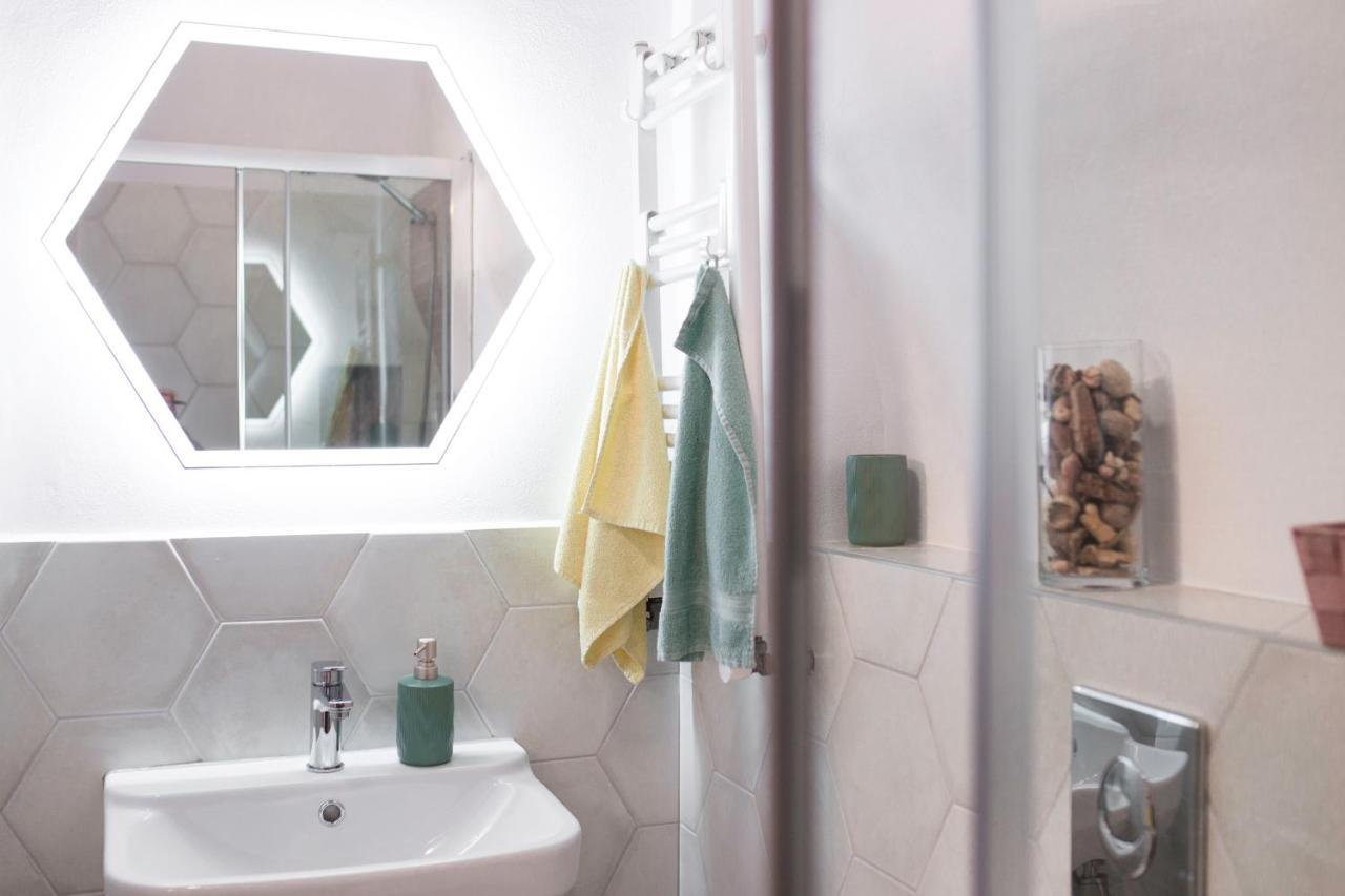 Seek And Hide - Csilla's Tiny Hideaway Brasov